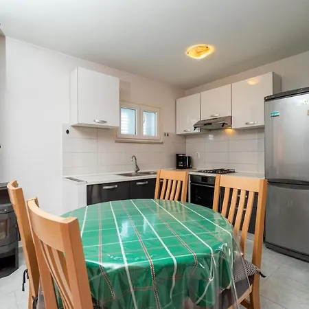 Olive's Garden House * Вела-Лука