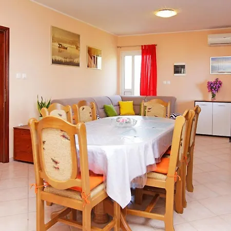 Olive's Garden House Вела-Лука